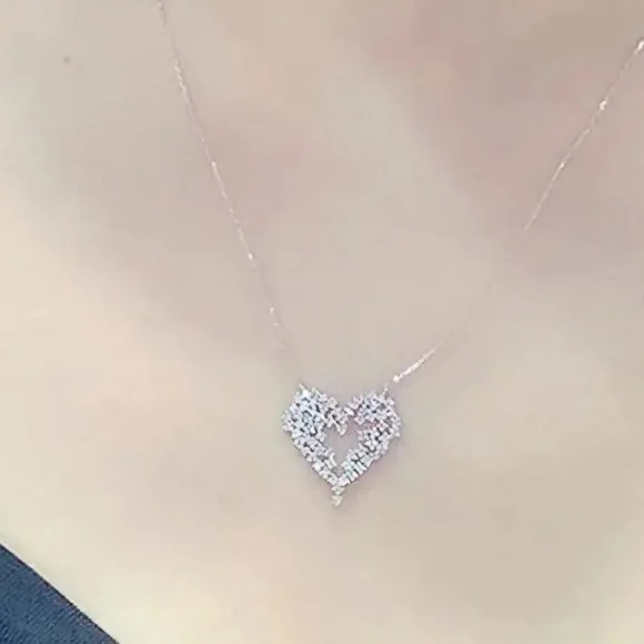 Elegant Silver Heart Necklace - Picture 3 of 4